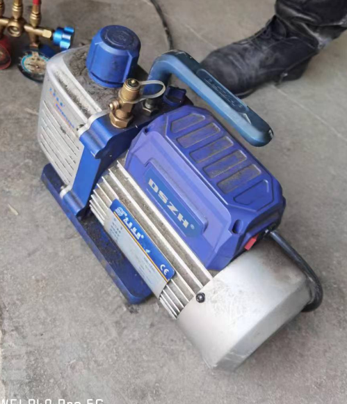 စက်မှု Chiller Refrigerant Charging ကျူတိုရီရယ်