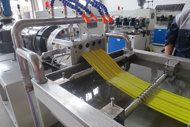 150KG extruder သည် မည်သည့် power chiller နှင့် ကိုက်ညီသနည်း။